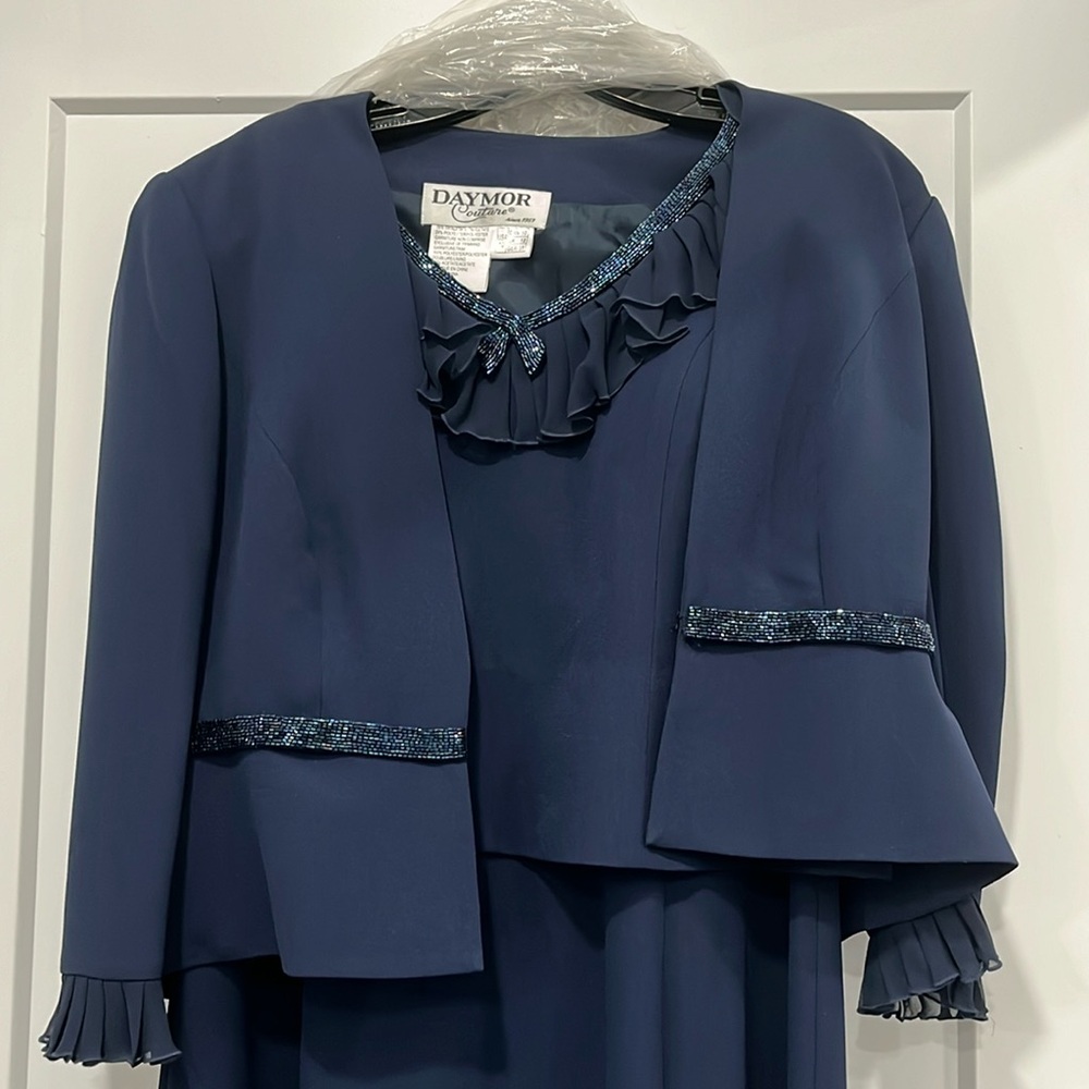Daymor couture two piece woman’s dress suit